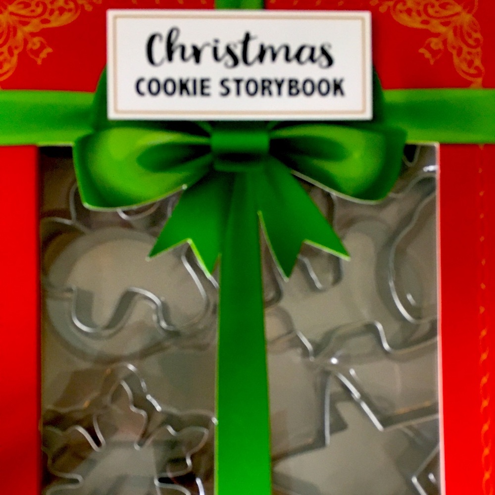 Michaels Christmas cookie cutter storybook set. NEW never opened